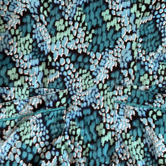 Teal Landau snake-print scrub top - Picture 2 of 4